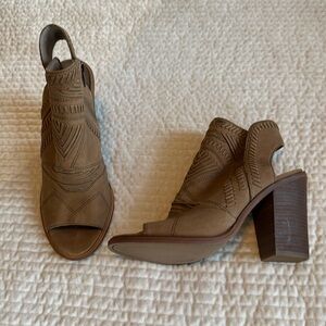 Vince Camuto Chunky High Heel Tan Sandal Shoes